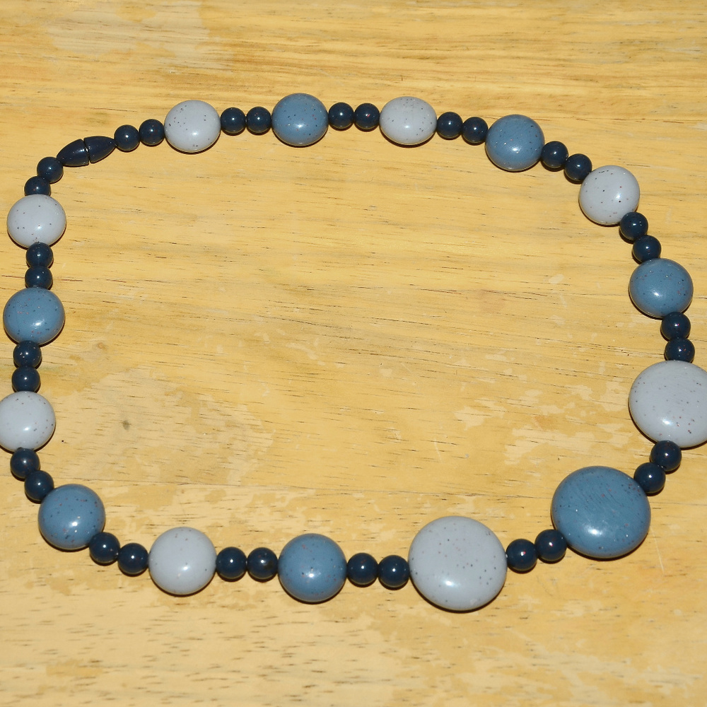 vintage blue lucite beaded necklace chunky